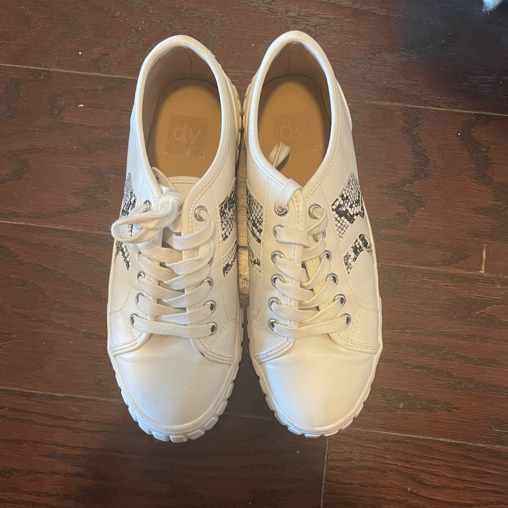 Dolce vita sneakers size 8